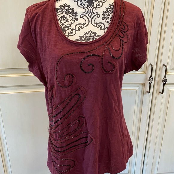 Lauren Conrad Size XL Maroon Short Sleeve Shirt with a Design with Black Beads - Picture 8 of 16